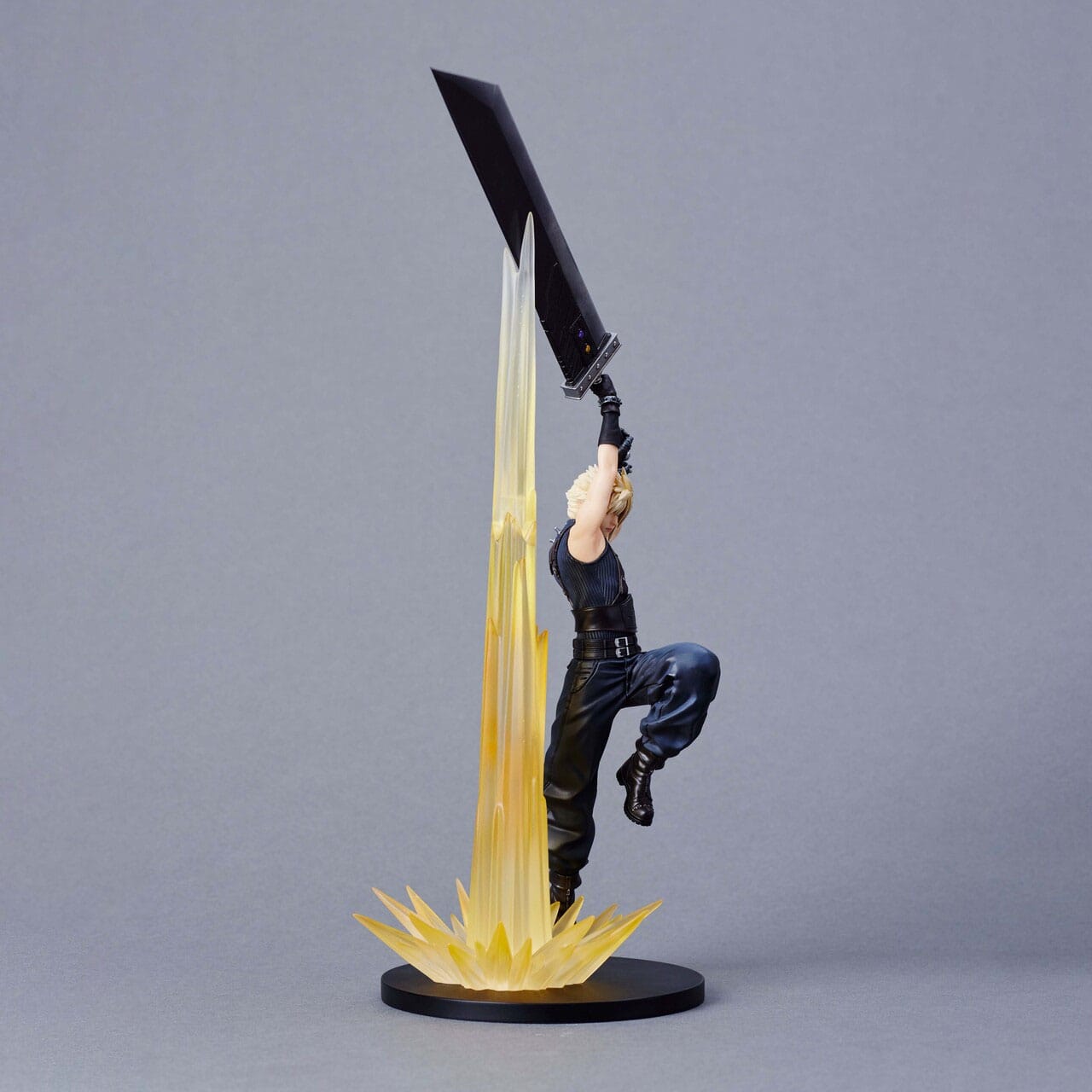 Final Fantasy VII Rebirth – Cloud Strife PVC Figure (30 cm)